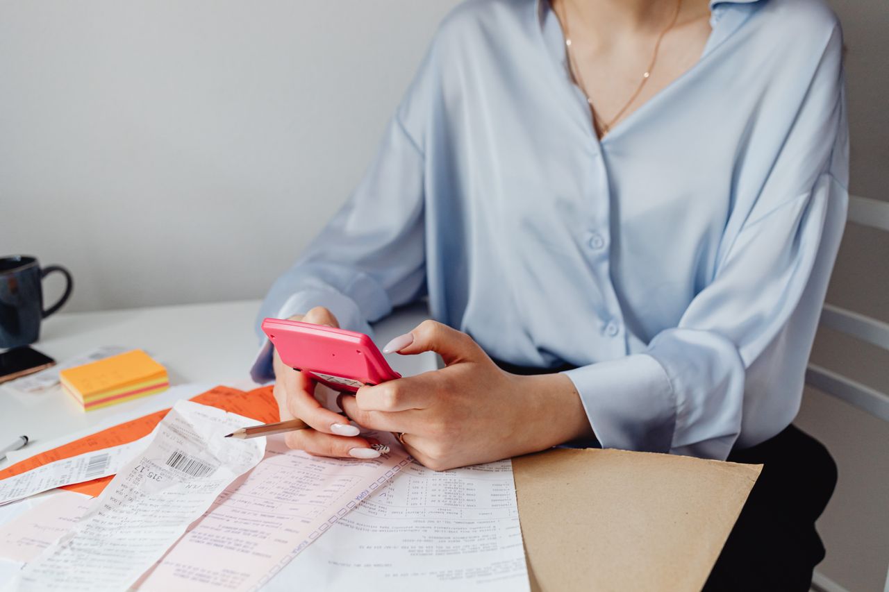 what does an accountant do