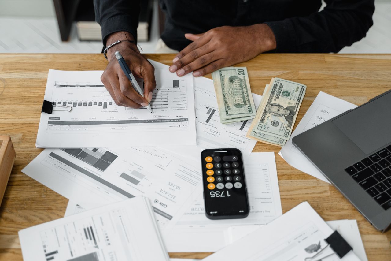 Factors That Affect How Much an Accountant Should Charge for a Tax Return